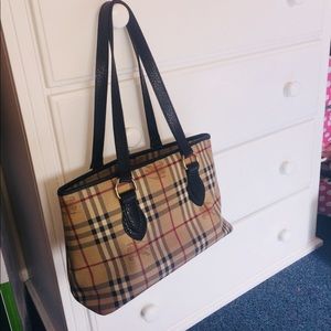 Burberry Tote Classic Leather Shoulder bag